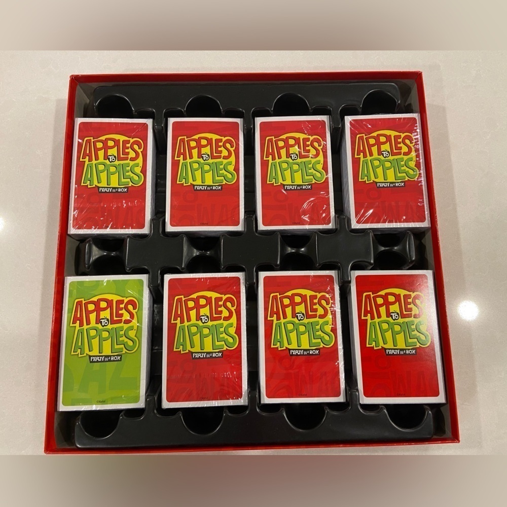 Apples To Apples Party In A Box Game - Picture 4 of 5